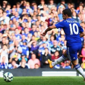  罗斯托克中场拦截果断，破坏对手进攻节奏