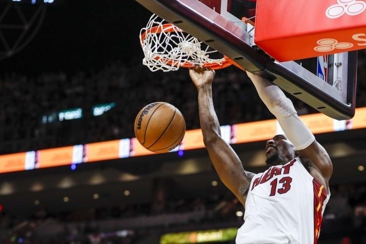  阿德巴约统治禁区攻防，热火主场轻取魔术豪取四连胜